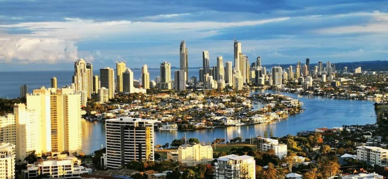 Three-Bedroom Apartment With Amazing View Near Surfers Paradise Gold Coast Esterno foto
