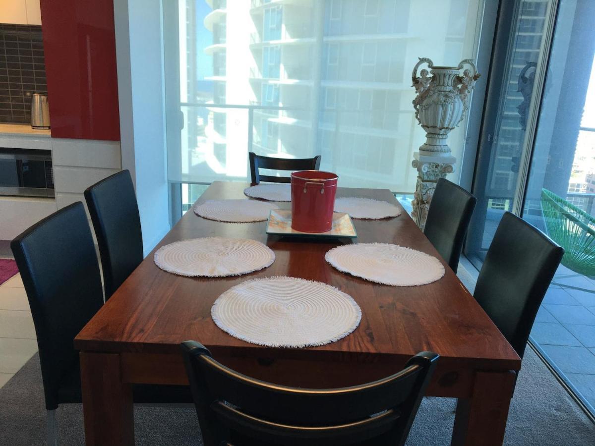 Three-Bedroom Apartment With Amazing View Near Surfers Paradise Gold Coast Esterno foto