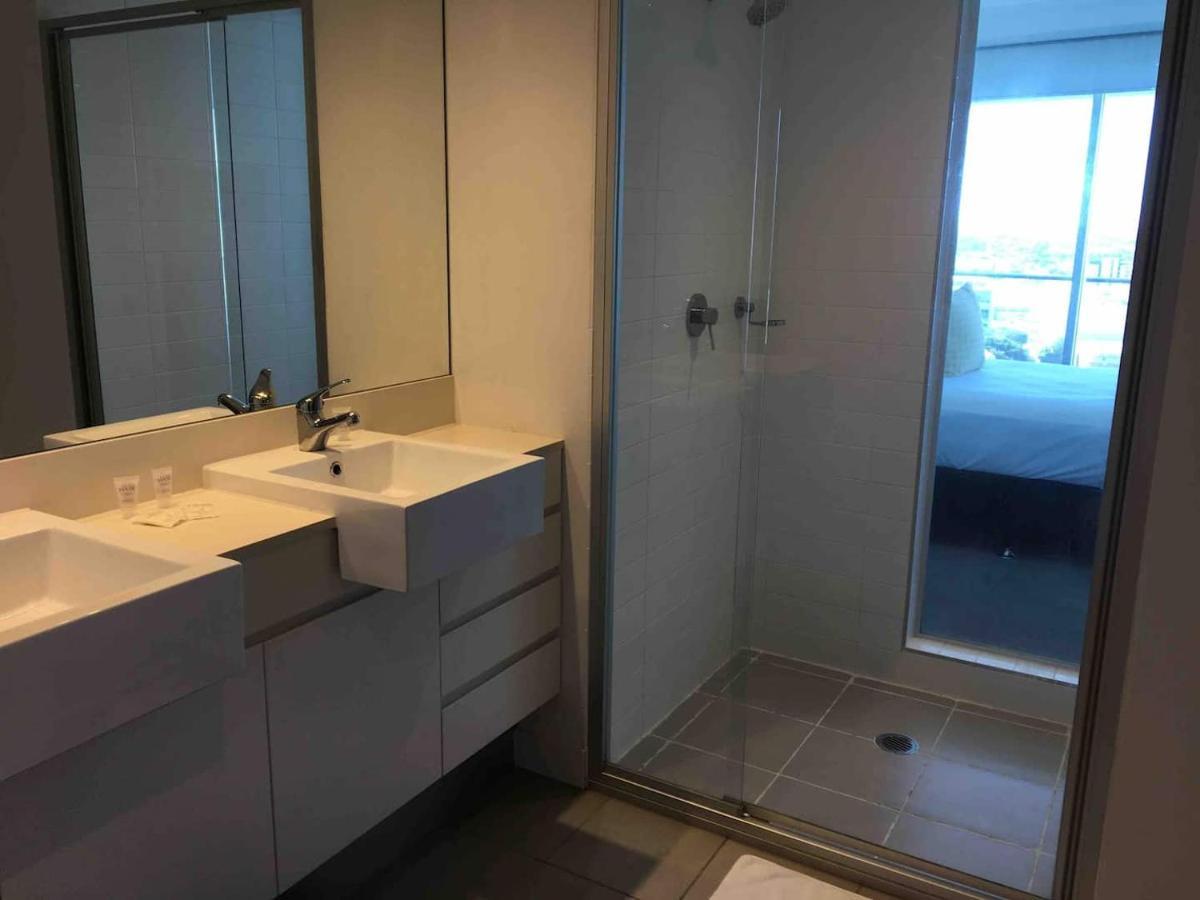 Three-Bedroom Apartment With Amazing View Near Surfers Paradise Gold Coast Esterno foto